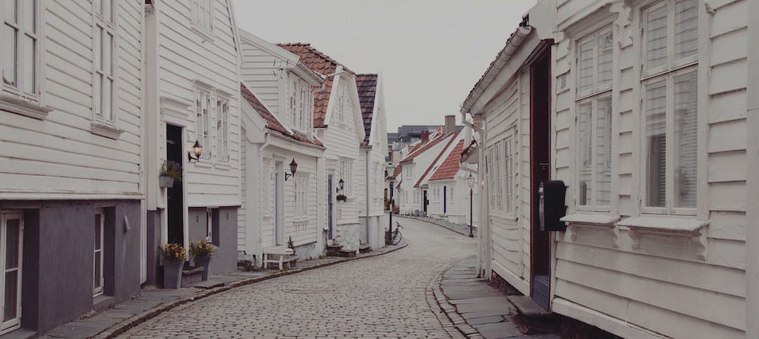 Colonial homes on a cobblestone street